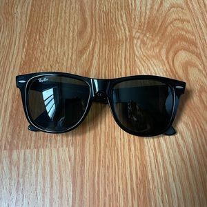 Ray-Ban Classic Wayfarer Sunglasses
